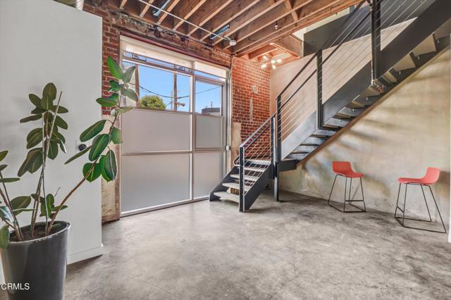 Building Photo - 527 Molino St