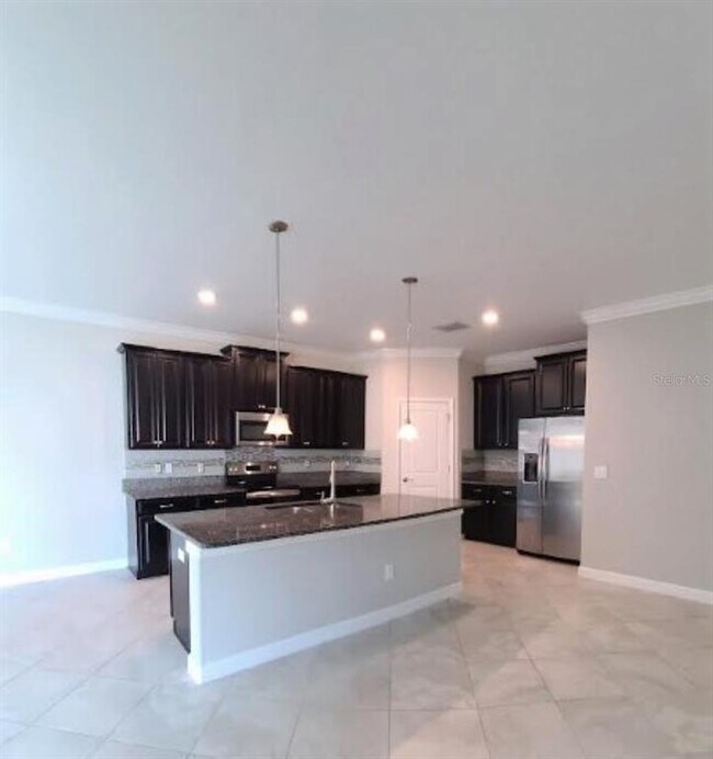 Building Photo - 1562 Ludington Ave