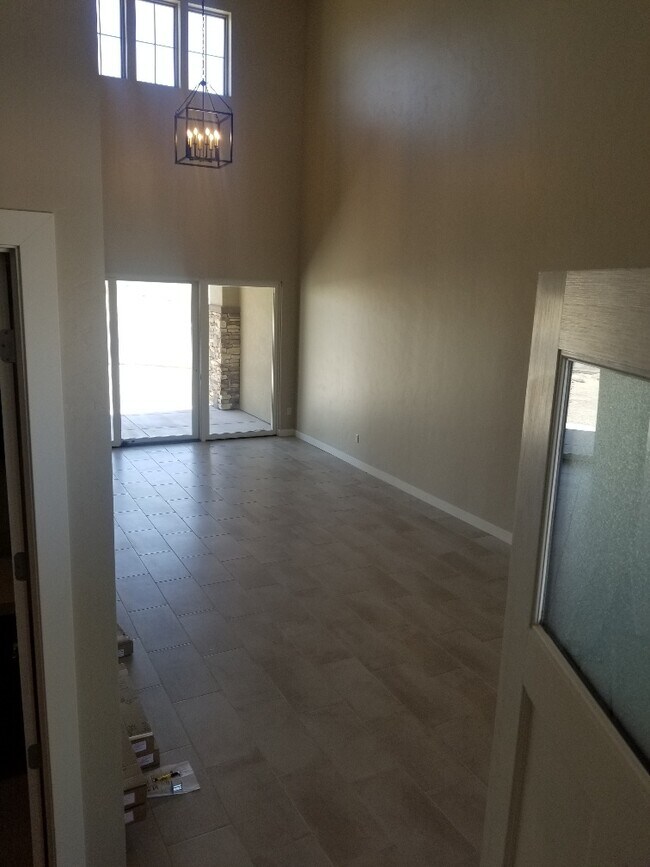 Building Photo - 1352 1st St