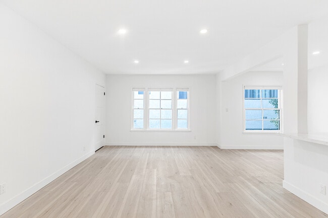 Building Photo - 408 N Maple Dr