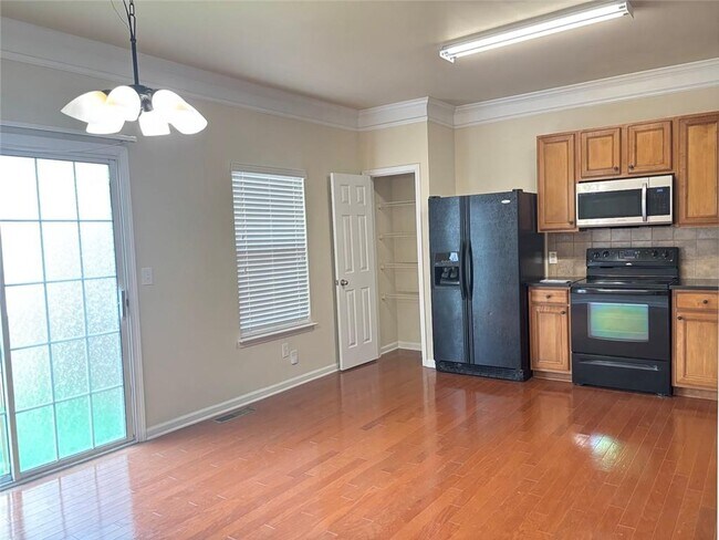 Building Photo - 2215 Landing Walk Dr