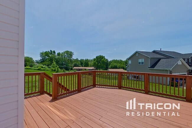 Building Photo - 218 Roxbury Dr