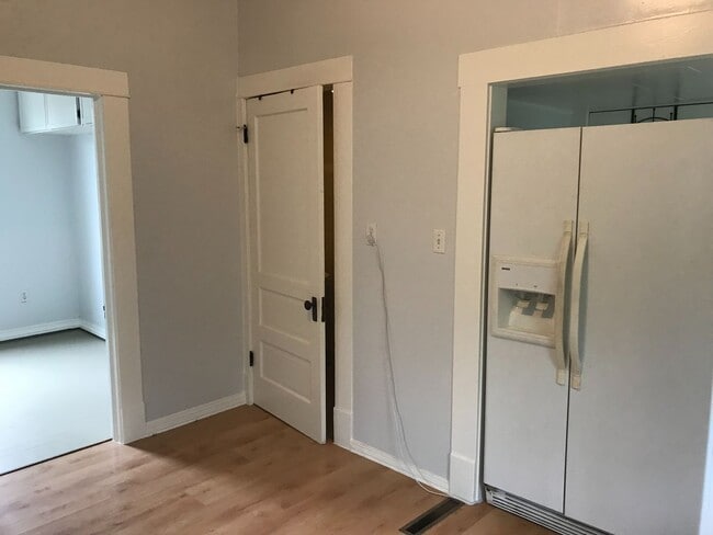 Building Photo - Available Now!! $500 off first month's rent - 2bed, 1 bath house