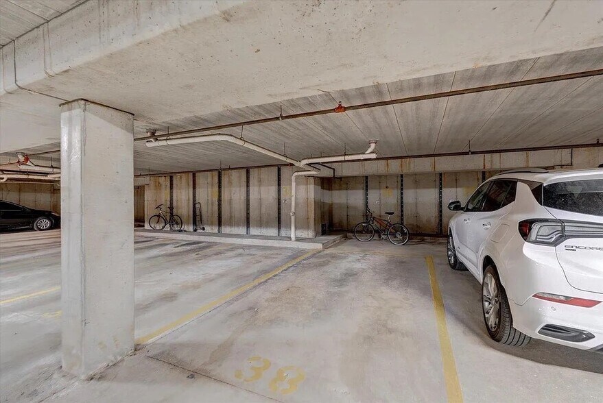 Building Photo - 102 Prairie Heights Dr