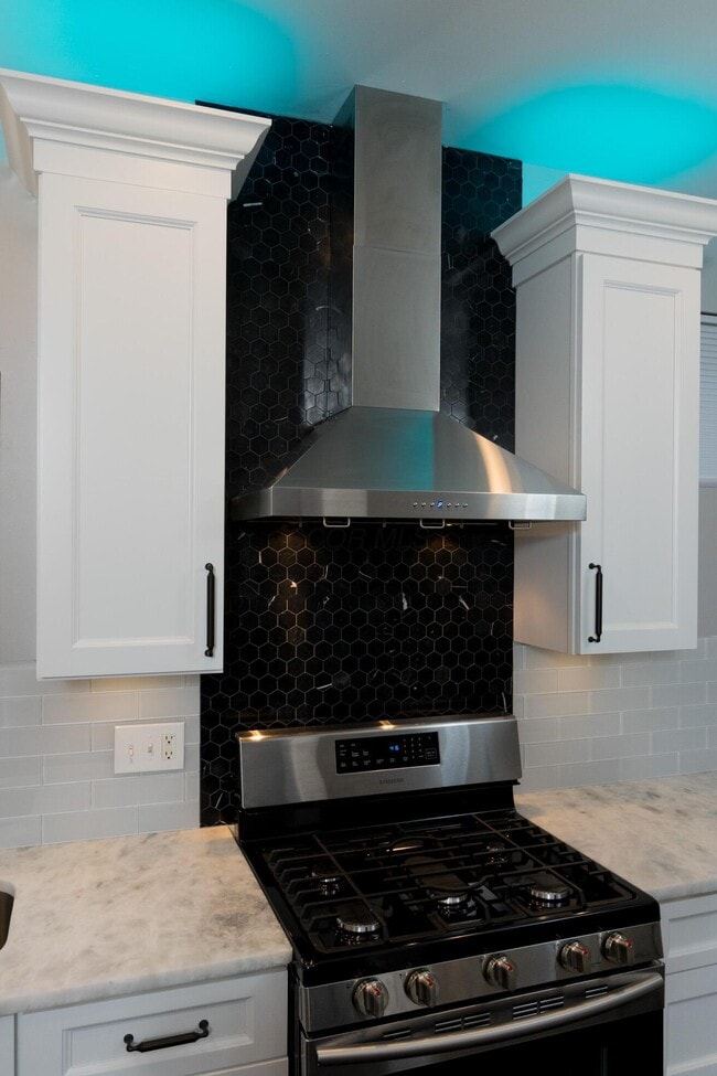 Building Photo - 1340 Oak St