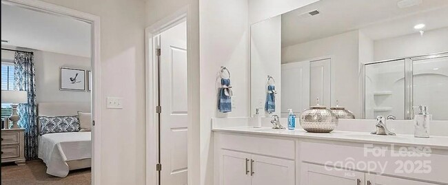 Building Photo - 2224 Lilium Dr