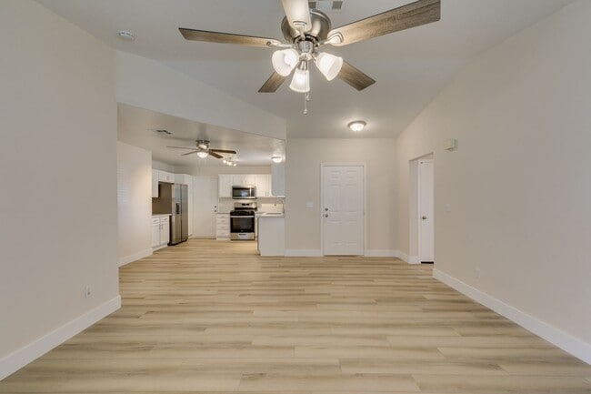 Building Photo - Charming 3-Bed, 2-Bath Single-Story Home i...