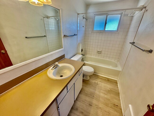 Building Photo - New on the Market!
