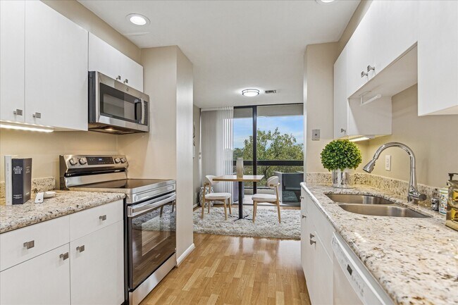 Building Photo - 49 Briar Hollow Ln