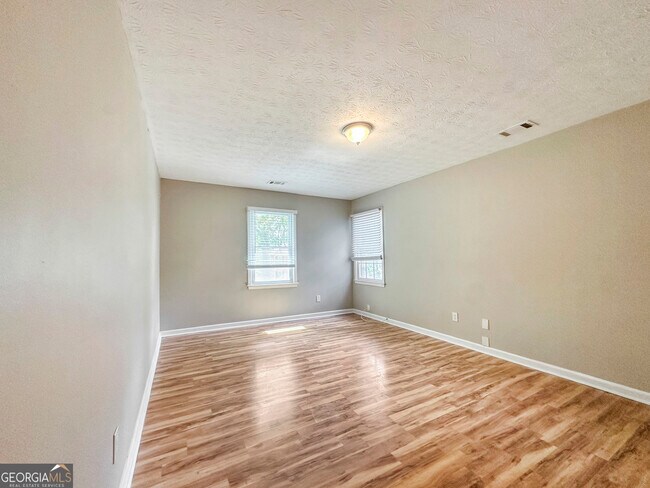 Building Photo - 561 Chatham Trail