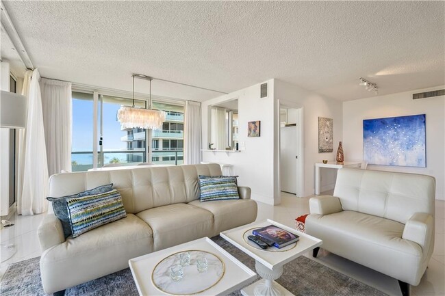 Building Photo - 3554 Ocean Dr