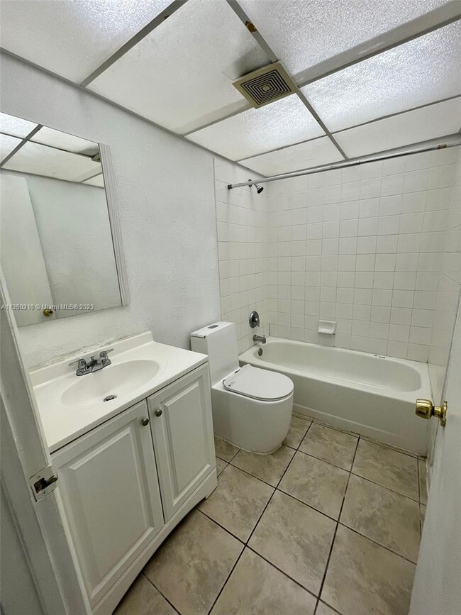 Building Photo - 4750 NW 9th Dr