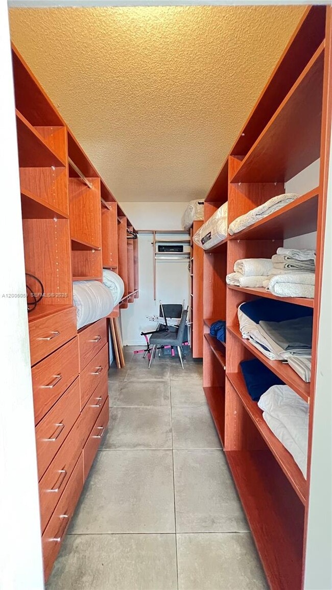 Building Photo - 3255 NE 184th St