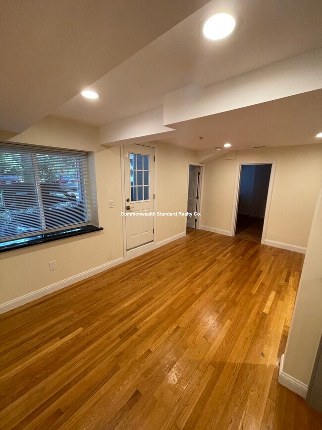 Building Photo - 1801 Beacon St