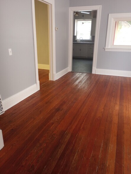 Building Photo - 136 Frelinghuysen Ave
