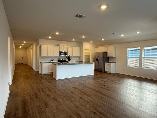 Building Photo - 290 Gresham