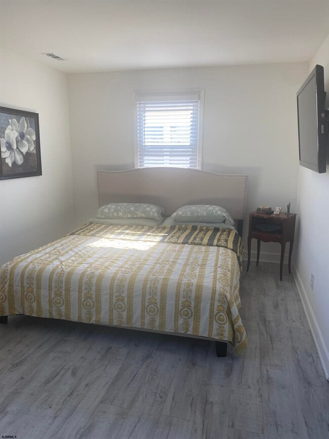 Building Photo - 560 N Harrisburg Ave