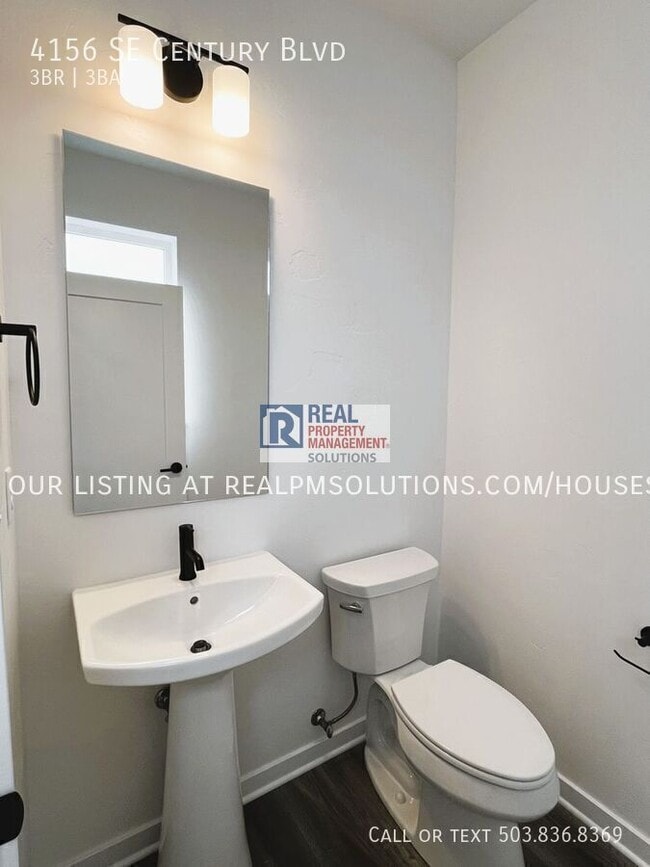 Building Photo - 4156 SE Century Blvd