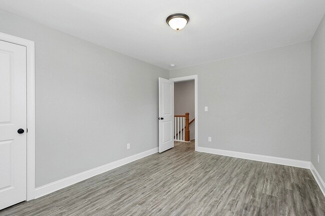 Building Photo - 911 Yellowstone Dr