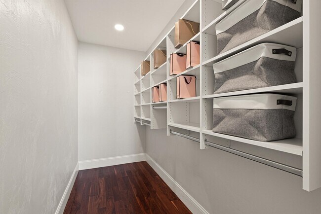 Building Photo - 87 Medford St