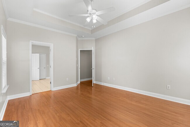 Building Photo - 1811 Old Carriage Trail