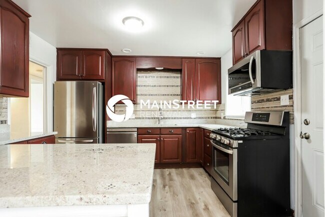 Building Photo - 3 Bedroom Pet-Friendly Home in AURORA, CO with Main Street Renewal