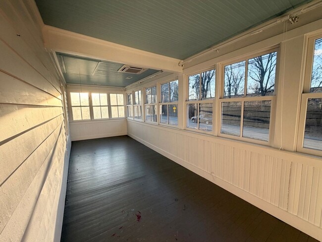 Building Photo - 5826 Railroad Ave