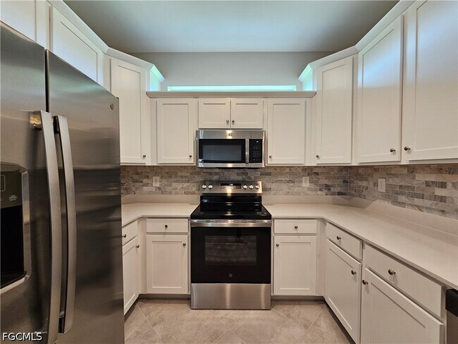 Building Photo - 20501 Hazelnut Ct S