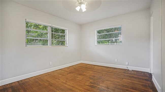 Building Photo - 5518 Riviera Dr