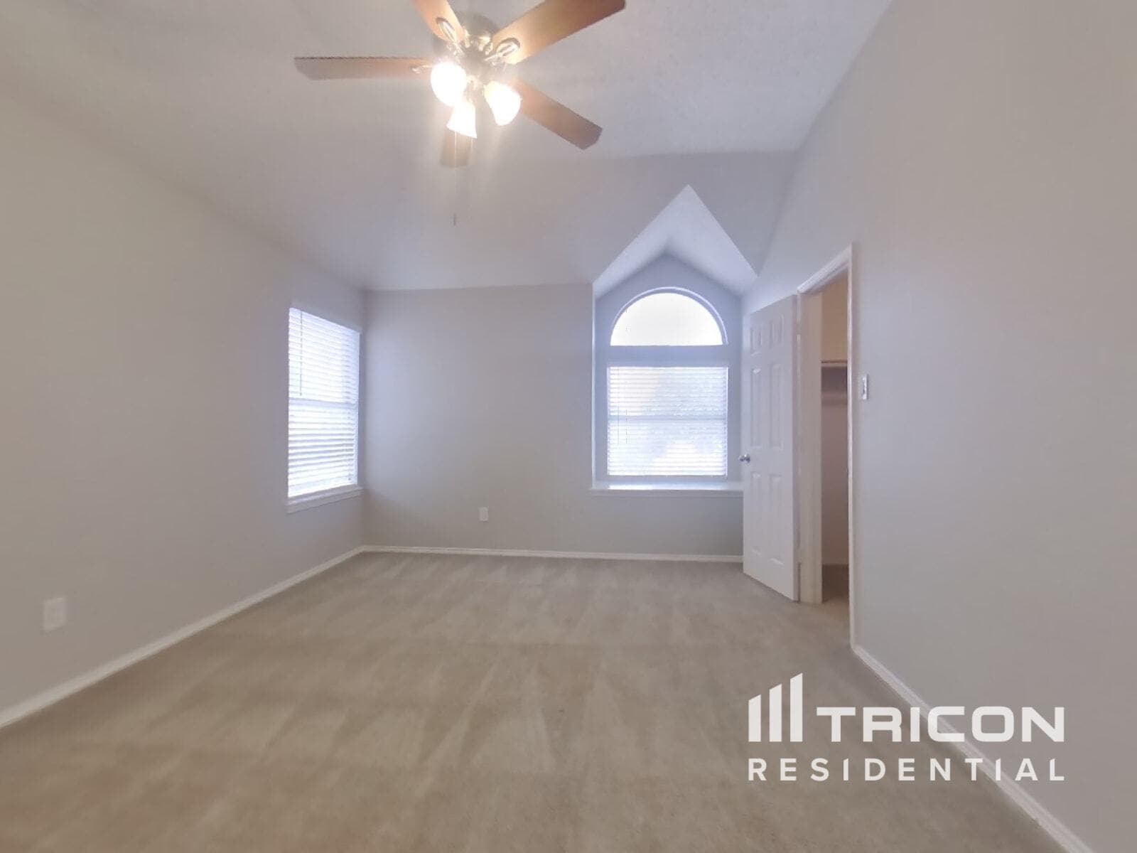 Building Photo - 589 Continental Dr