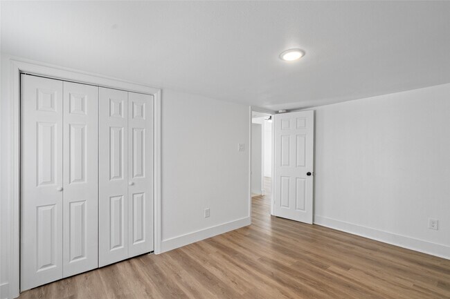 Building Photo - 911 Knight St