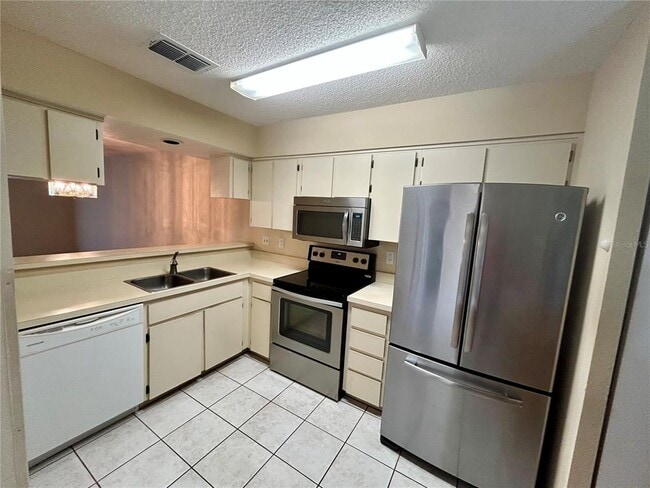 Building Photo - 4908 Myrtle Oak Dr