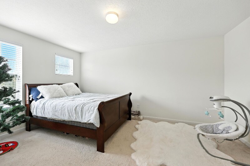 Primary Photo - 5497 Mercier St