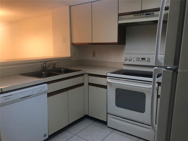 Building Photo - 3375 Fox Hunt Dr