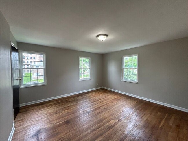 Building Photo - 1310 Chardon Ct