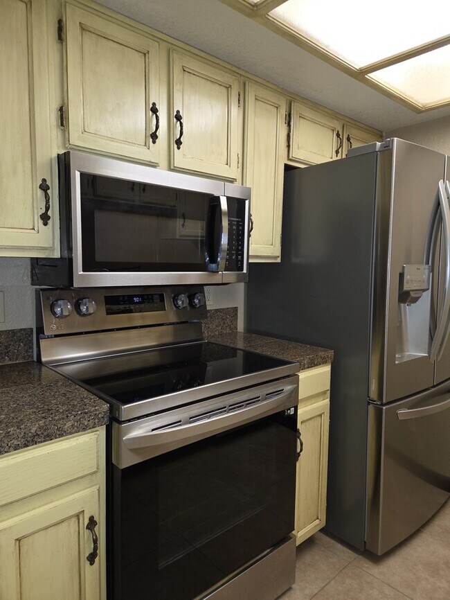 Building Photo - 2 Bed 2 Bath Townhome with 1 car garage in Mesa
