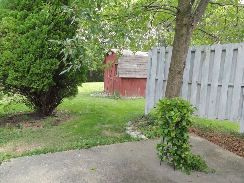 Building Photo - 9537 Nora Ln