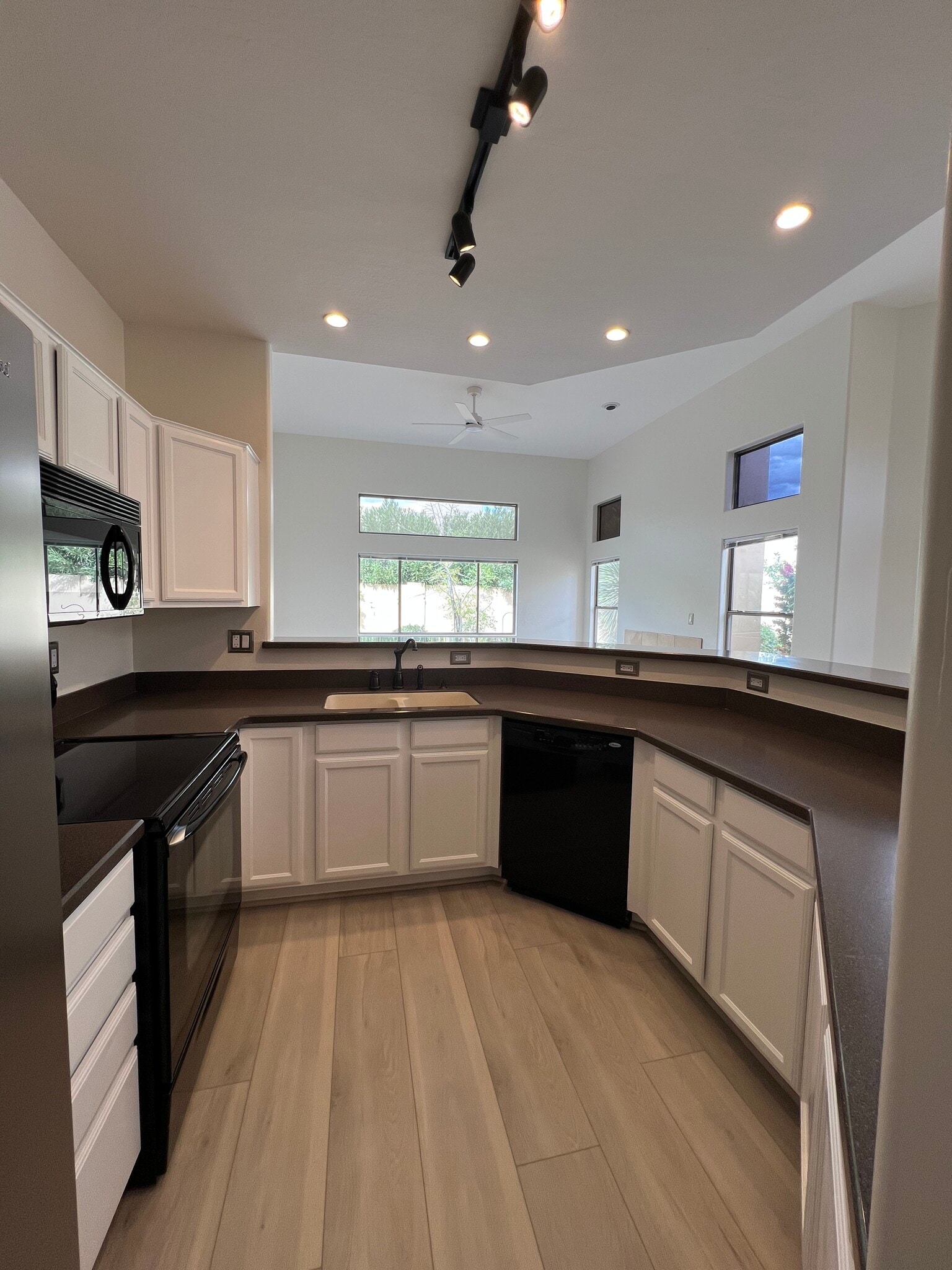 Building Photo - 9070 E Gary Rd