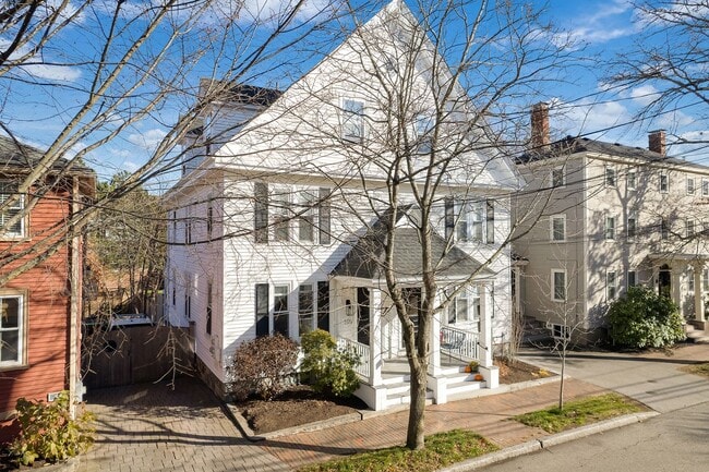 Building Photo - 105-107 Richards