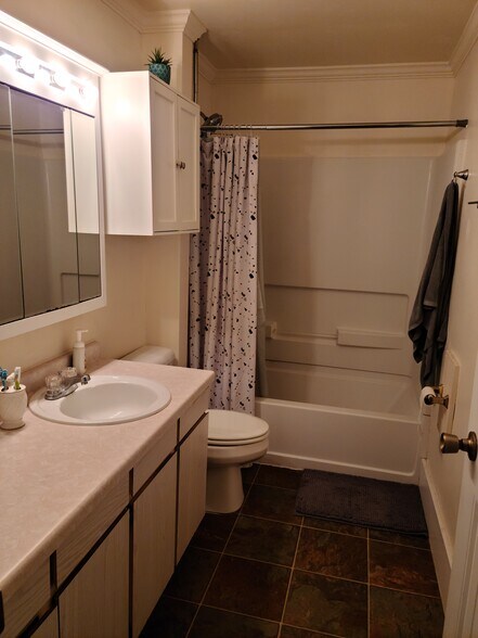bathroom - 1741 College Ave