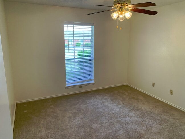 Building Photo - Duplex