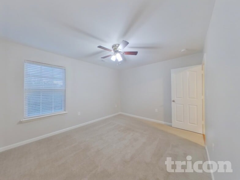 Building Photo - 2848 Village Center Dr