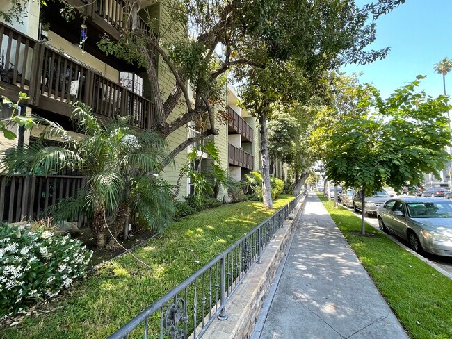 Beautiful Road - 525 S Ardmore Ave