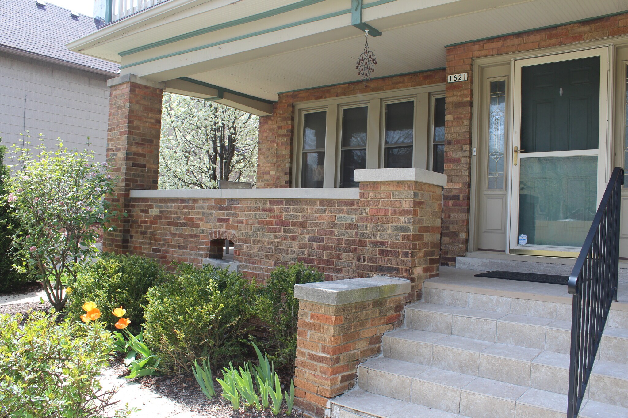 Front Porch - 1621 N Astor St