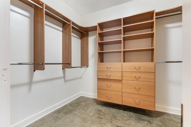 Building Photo - The Civic - 2 bed/2 bath, east facing 16th...