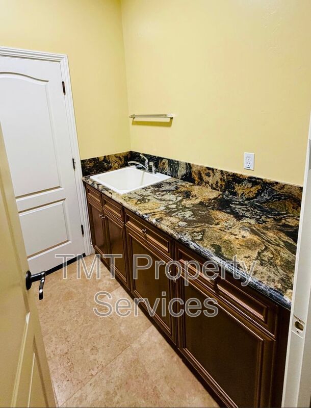 Building Photo - 6912 Riqueza Ct