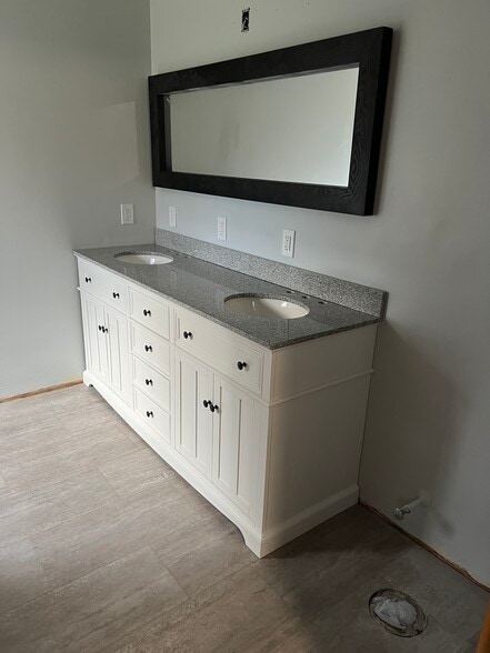 Building Photo - 211 S High St