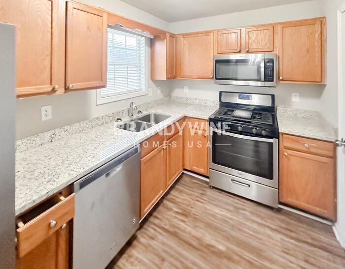 Building Photo - 700 Newport Dr