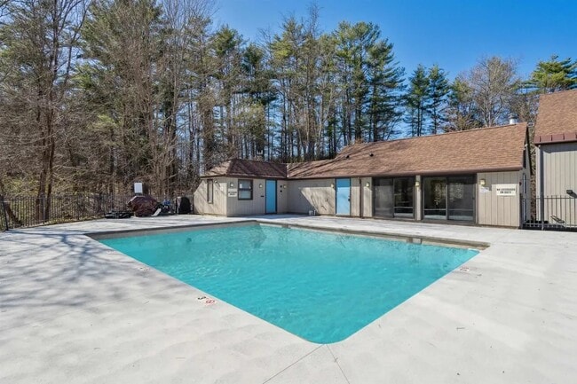 Building Photo - 115 Brook Hollow