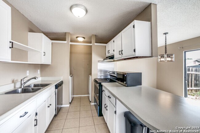 Building Photo - 6854 Arbor Springs Dr